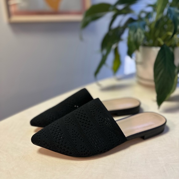 NBW -  The Drop Pointed Toe Mule Slide (size 9, black) - Picture 3 of 3